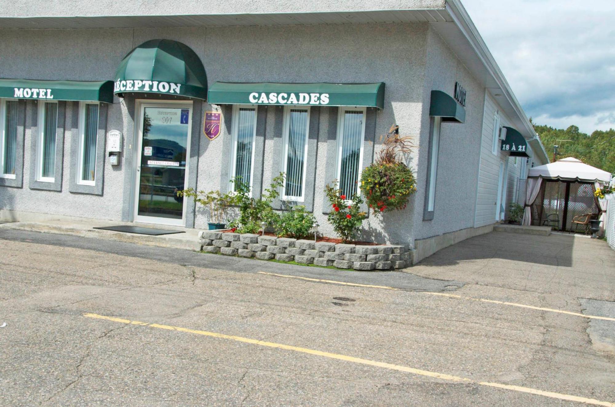 Motel Des Cascades Baie-Saint-Paul Exterior photo